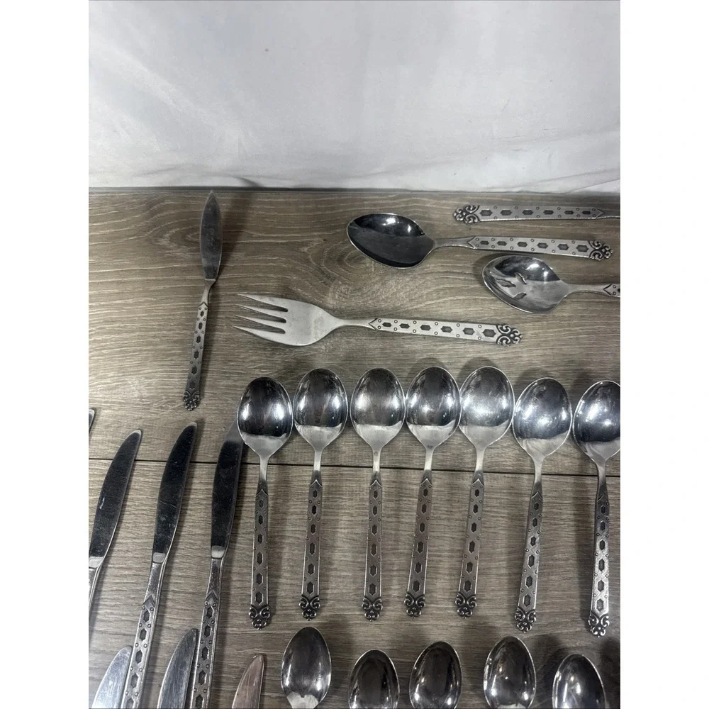 Oneida Northland San Francisco Flatware Lot 31 Pieces No Dinner Forks